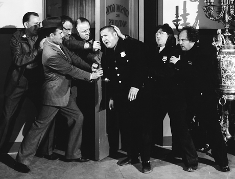 The Three Stooges: Dizzy Detectives